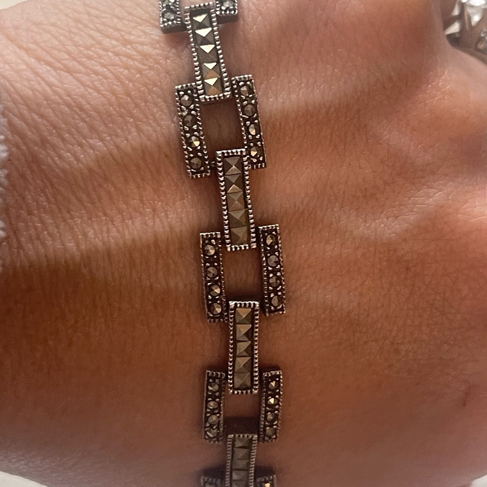 Elegant Sterling Silver 14” Marcasite Tank Track Design Necklace. - Picture 11 of 11
